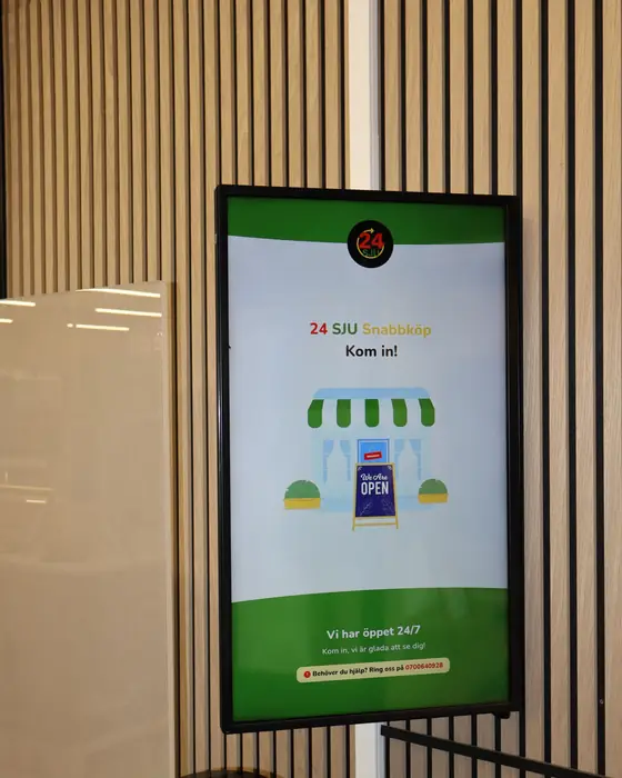 Welcome screen at the store entrance saying Vi har öppet 24/7
